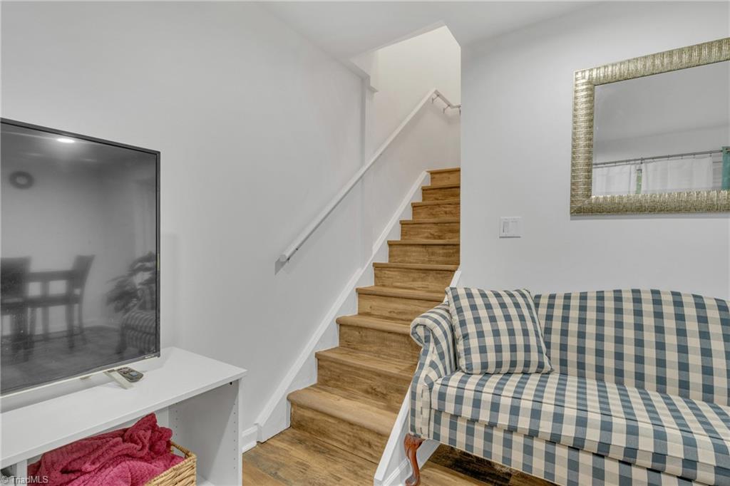 3911 Pioneer Way # B