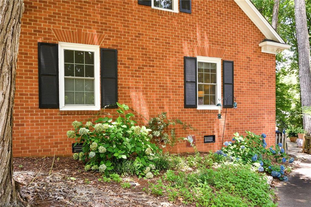 1410 Hobbs Road
