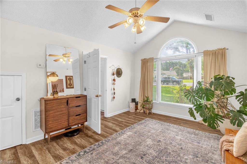 5503 Country Crossing Court, McLeansville