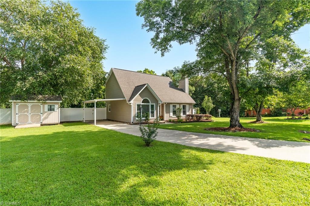 5503 Country Crossing Court, McLeansville