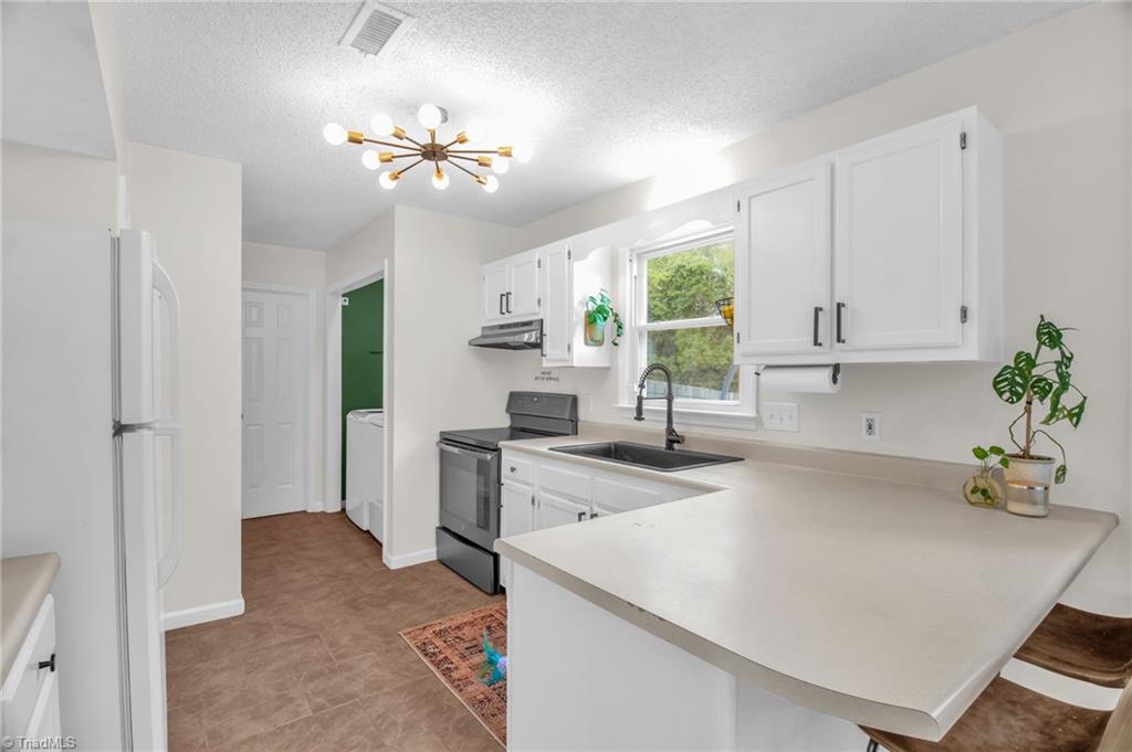 5503 Country Crossing Court, McLeansville