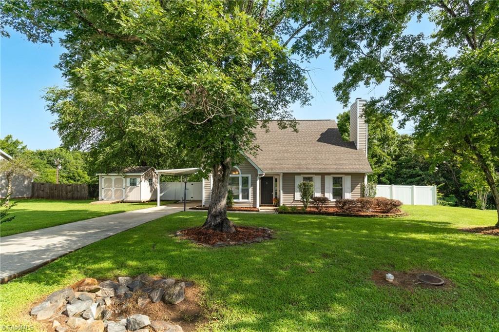 5503 Country Crossing Court, McLeansville