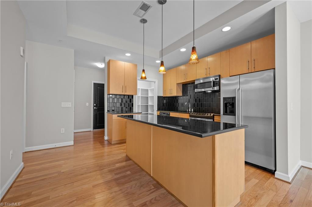 201 Elm Street # 401