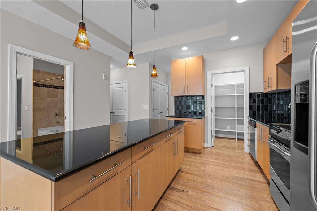 201 Elm Street # 401