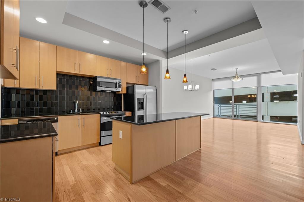 201 Elm Street # 401