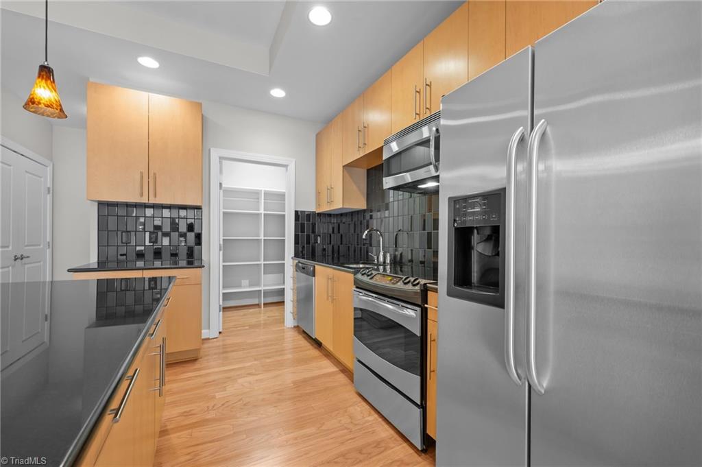 201 Elm Street # 401