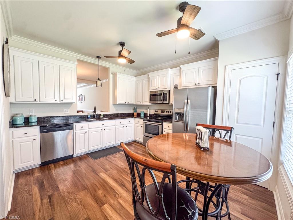 128 BRIDGEPORT Court