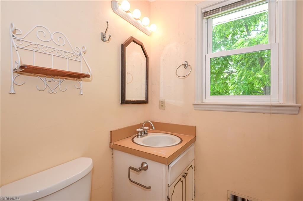 4504 Whitby Place, Greensboro