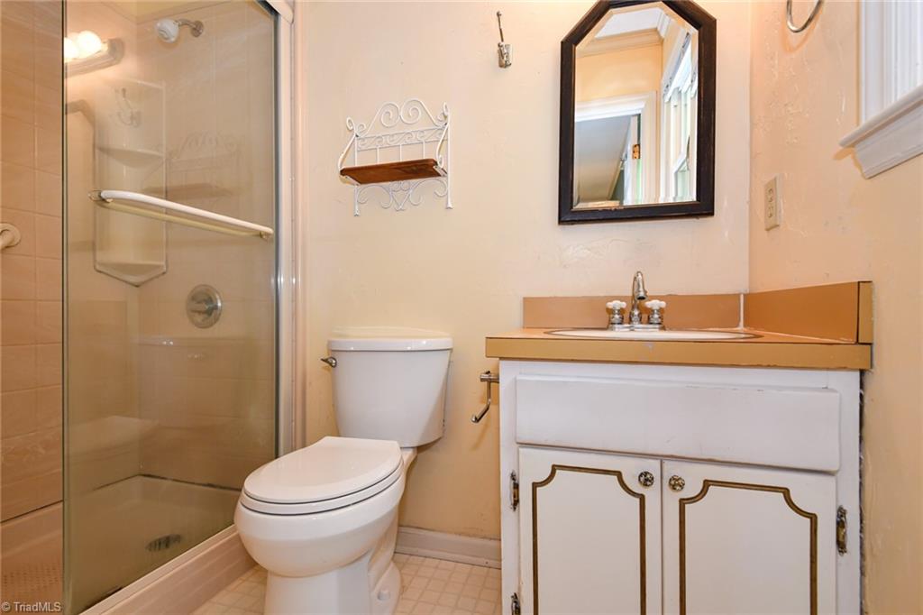 4504 Whitby Place, Greensboro