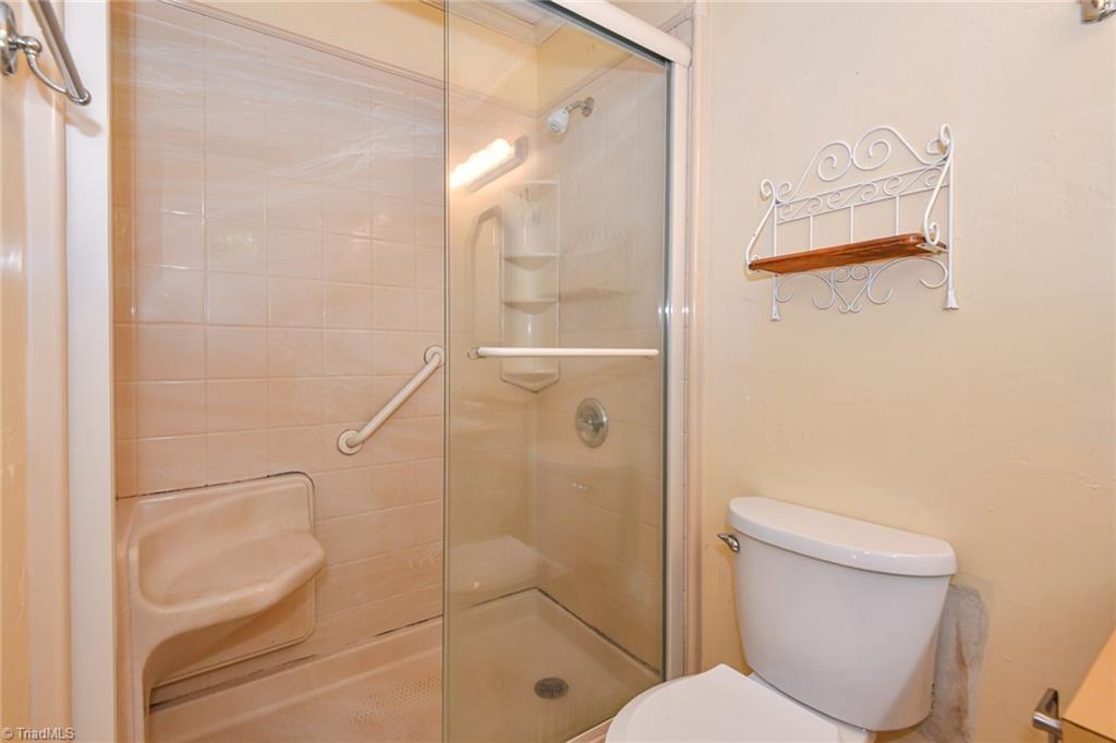 4504 Whitby Place, Greensboro