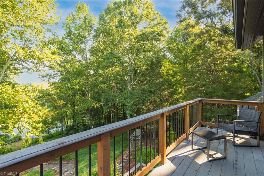 8205 Crows Nest Lane