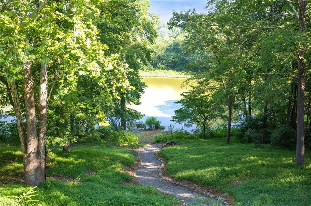 8205 Crows Nest Lane