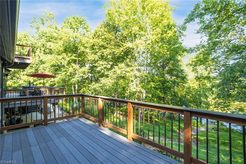 8205 Crows Nest Lane