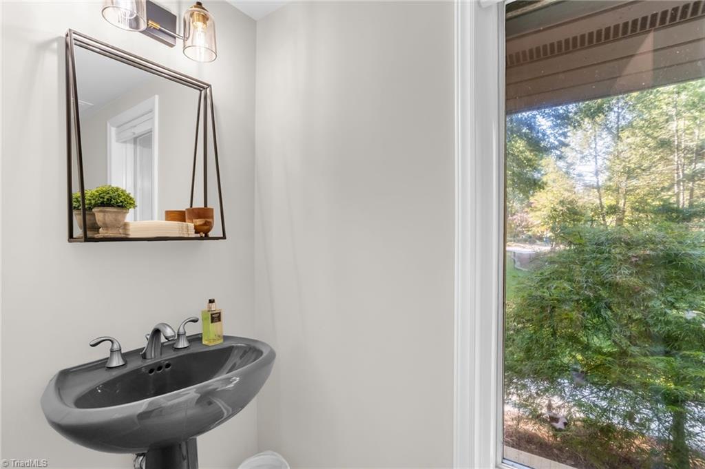 8205 Crows Nest Lane