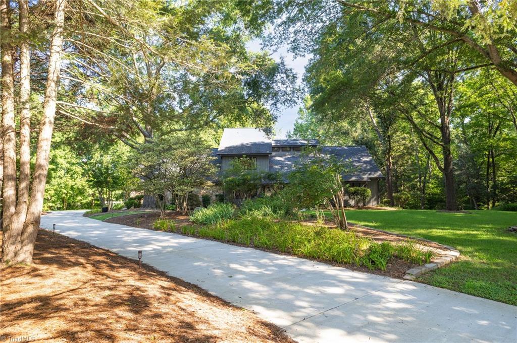 8205 Crows Nest Lane