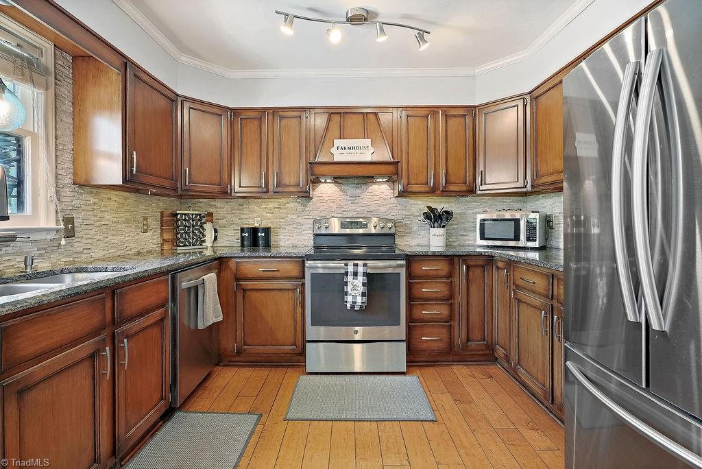 7123 Strawberry Road