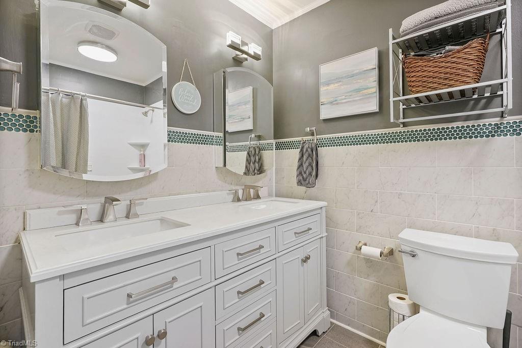 7123 Strawberry Road