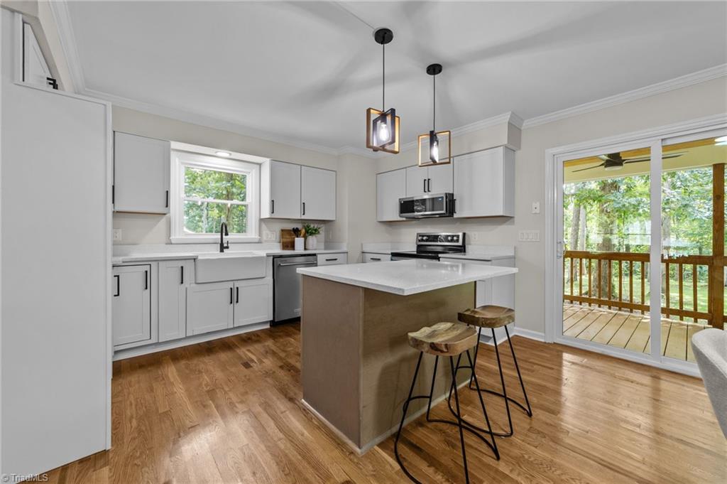 6824 Taylor Woods Lane