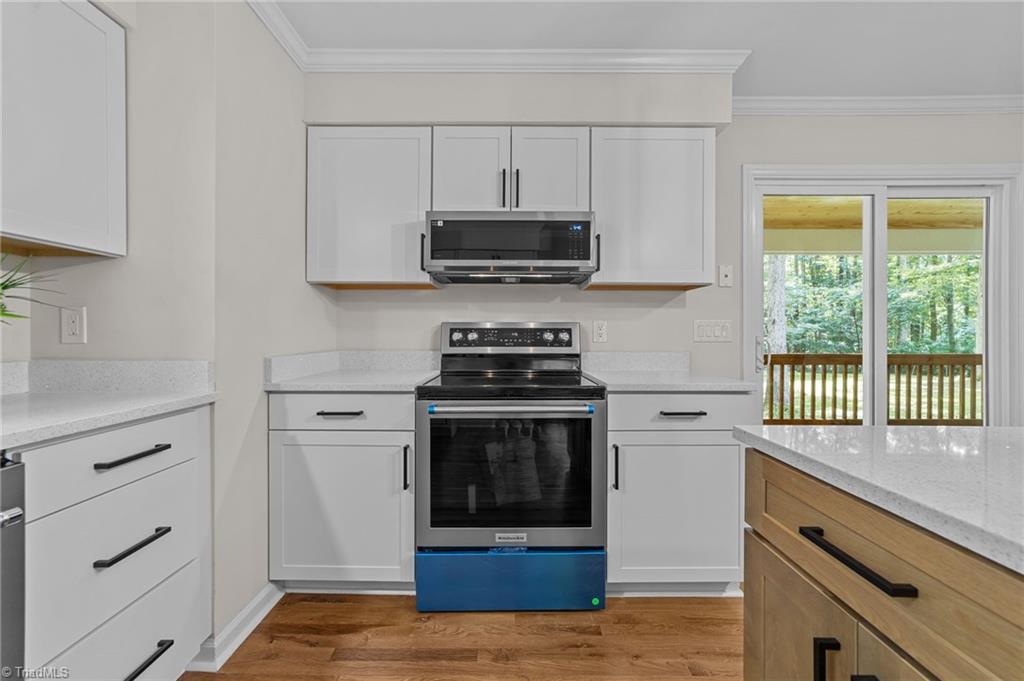 6824 Taylor Woods Lane