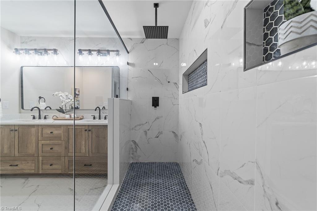 6824 Taylor Woods Lane