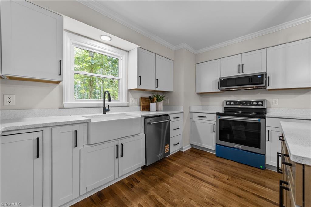 6824 Taylor Woods Lane