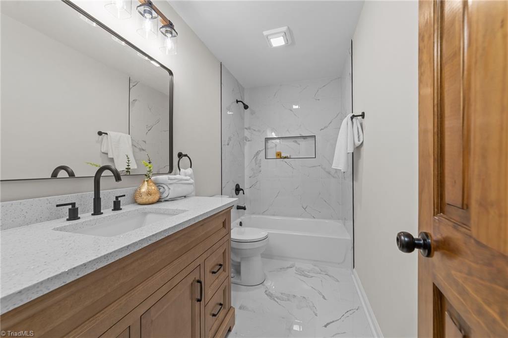 6824 Taylor Woods Lane