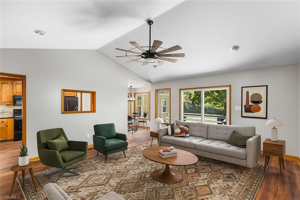 1184 Kingsway Drive