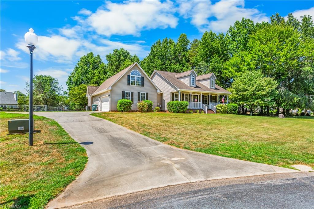 1184 Kingsway Drive
