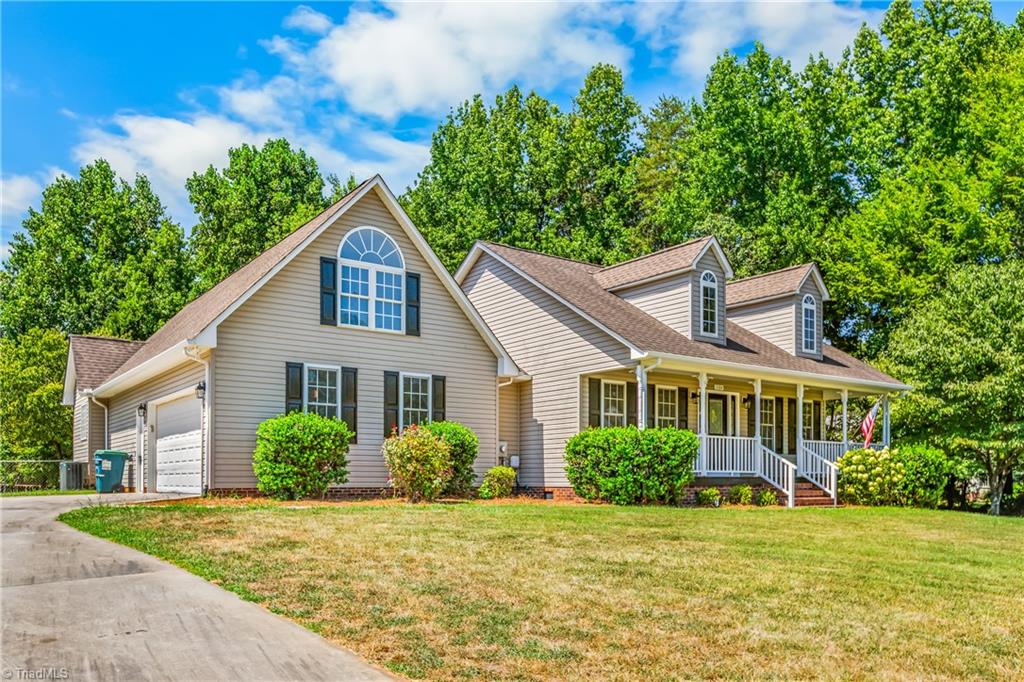 1184 Kingsway Drive