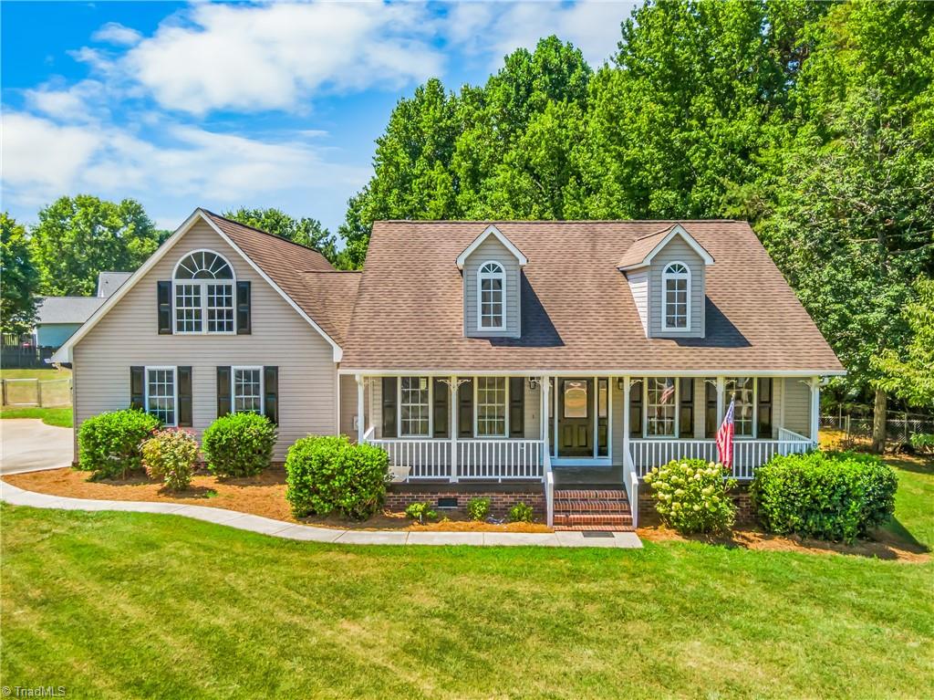 1184 Kingsway Drive