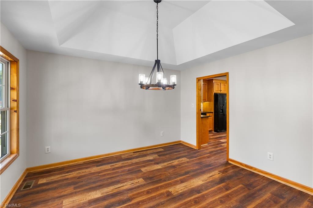 1184 Kingsway Drive