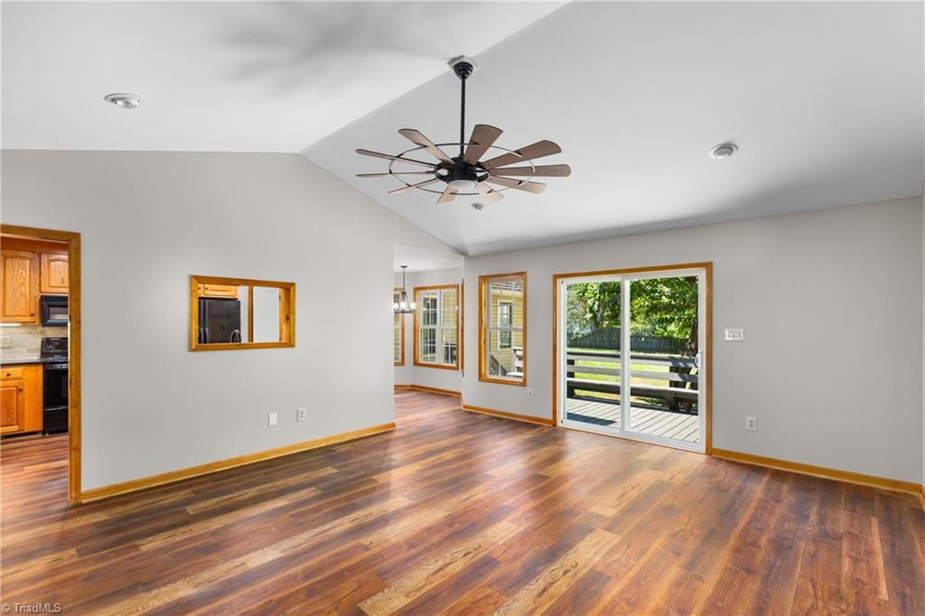 1184 Kingsway Drive
