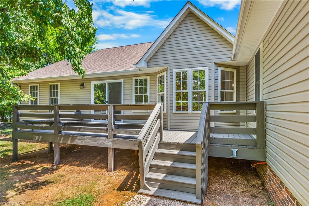 1184 Kingsway Drive