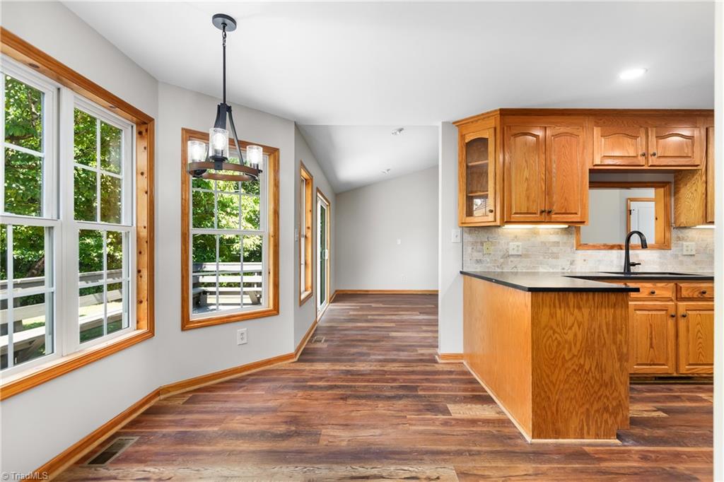1184 Kingsway Drive