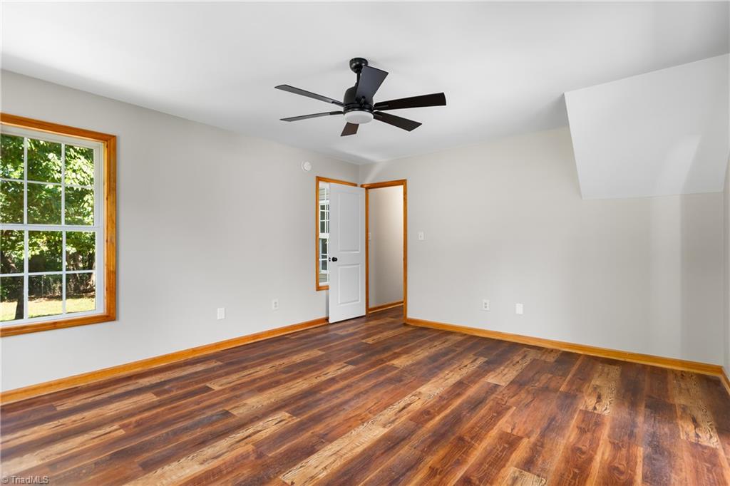 1184 Kingsway Drive