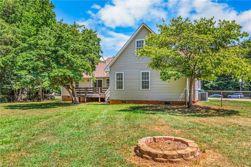 1184 Kingsway Drive
