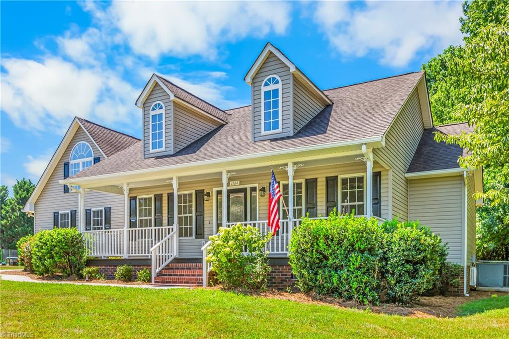 1184 Kingsway Drive