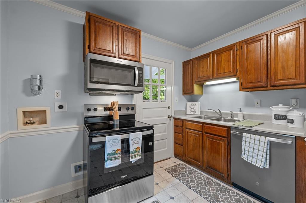 2732 Stratford Drive