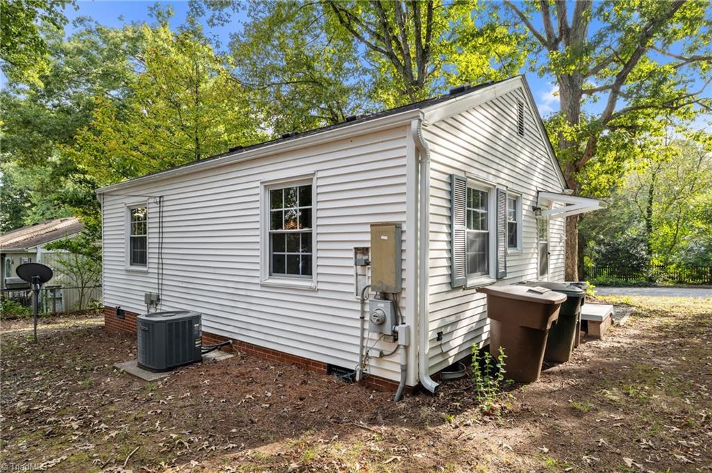 2732 Stratford Drive