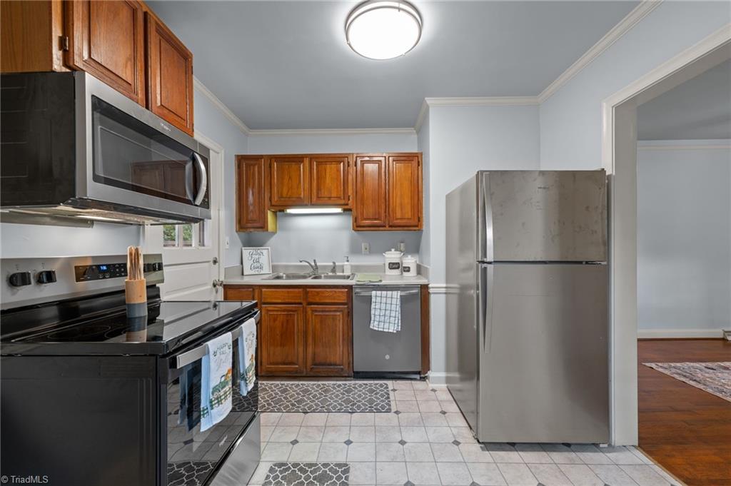 2732 Stratford Drive