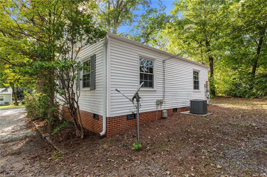 2732 Stratford Drive