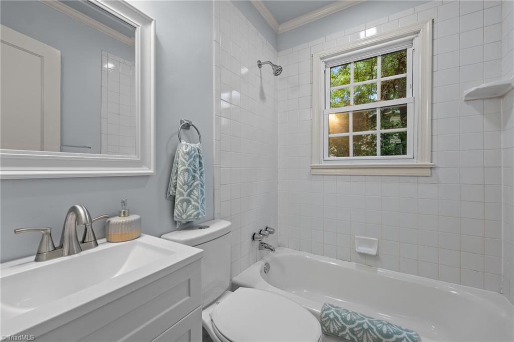 2732 Stratford Drive