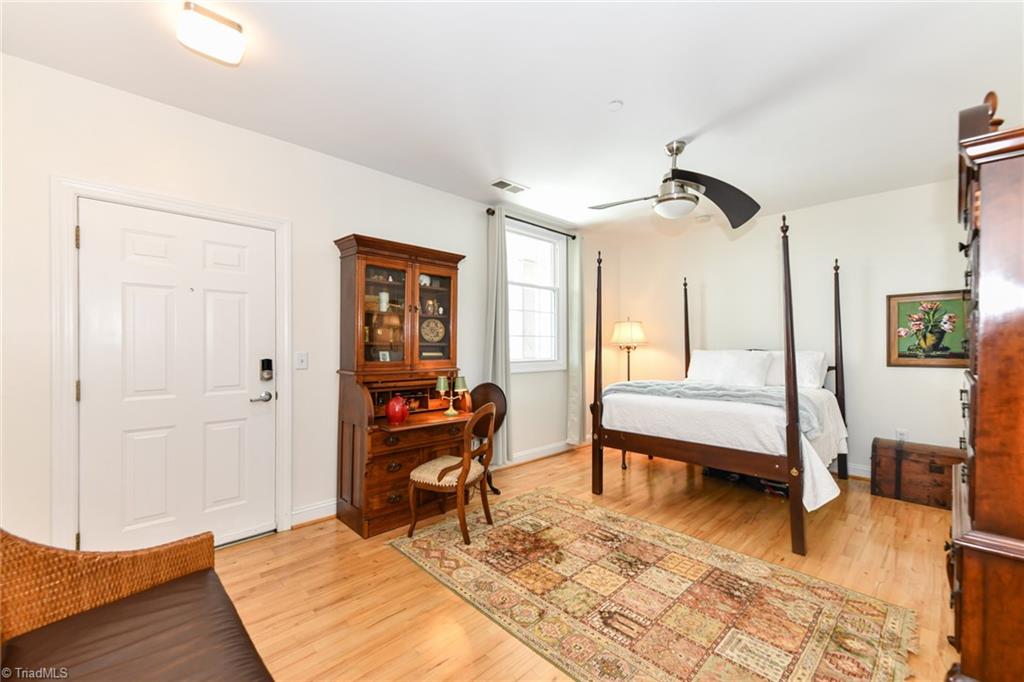 360 Elm Street # 304