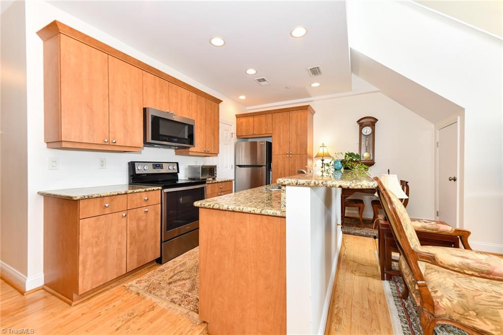 360 Elm Street # 304