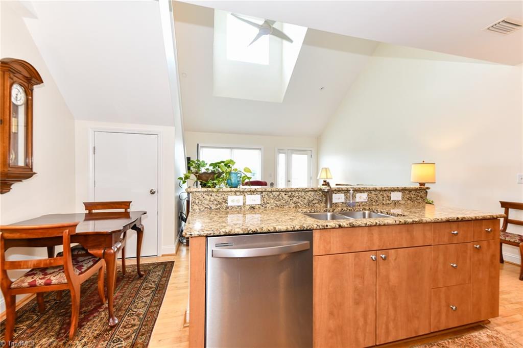 360 Elm Street # 304