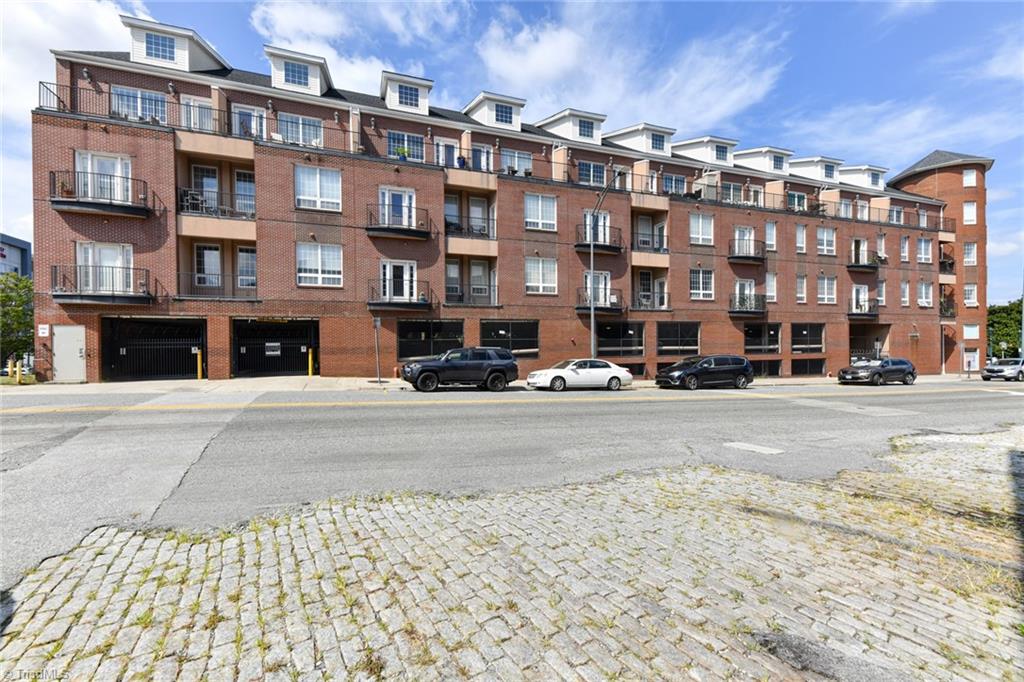 360 Elm Street # 304