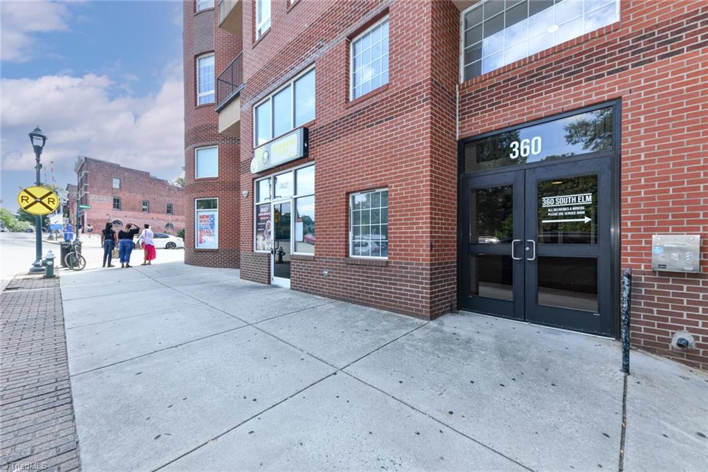 360 Elm Street # 304