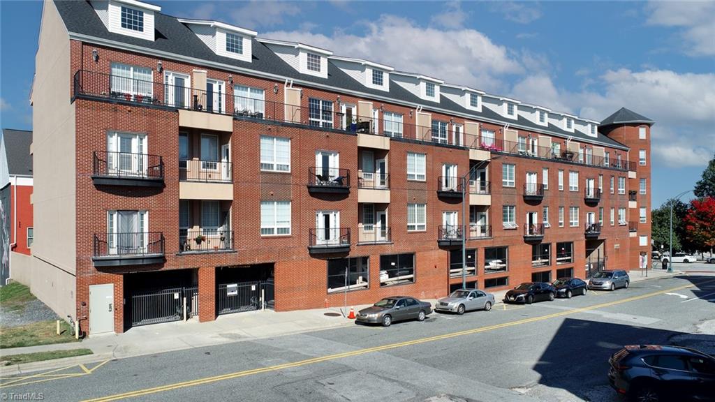 360 Elm Street # 304