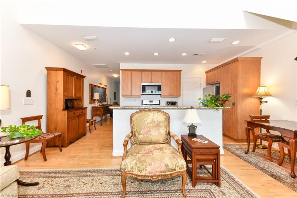 360 Elm Street # 304