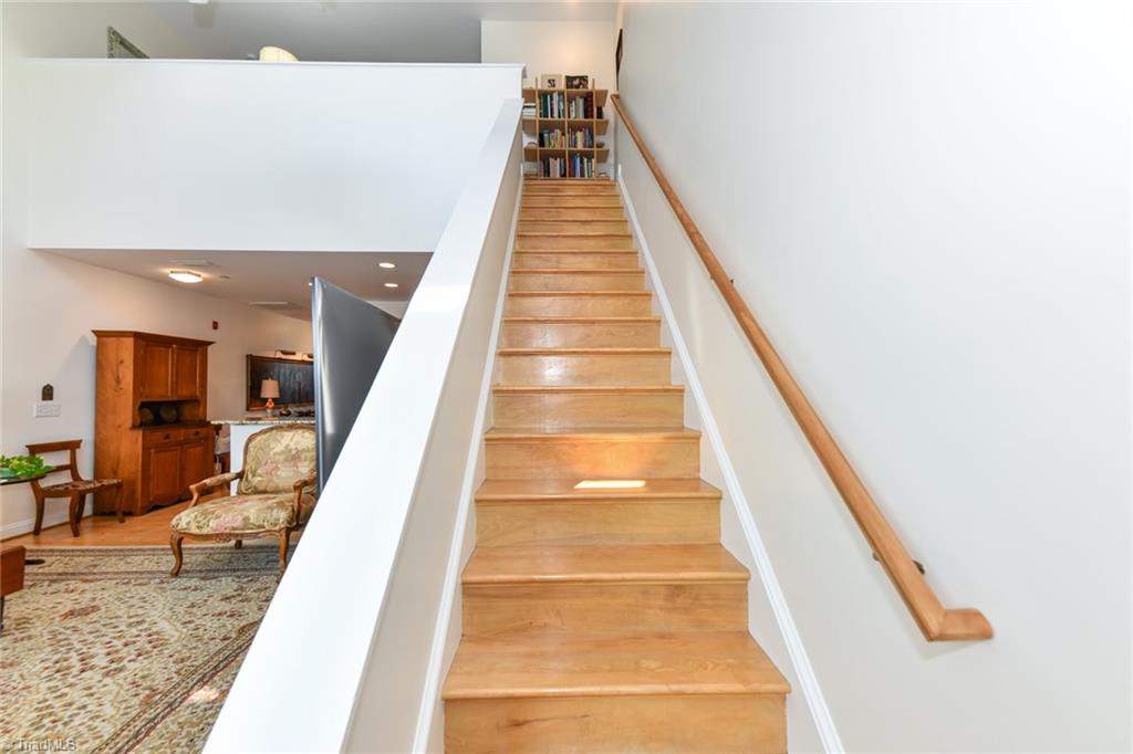 360 Elm Street # 304